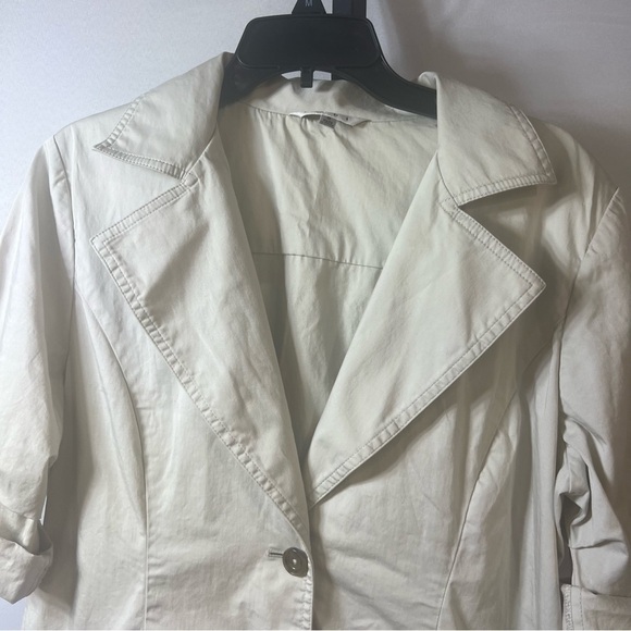 CAbi jacket style 777 Sandy Trench Coat khaki cream color size 8 no belt - Picture 12 of 14